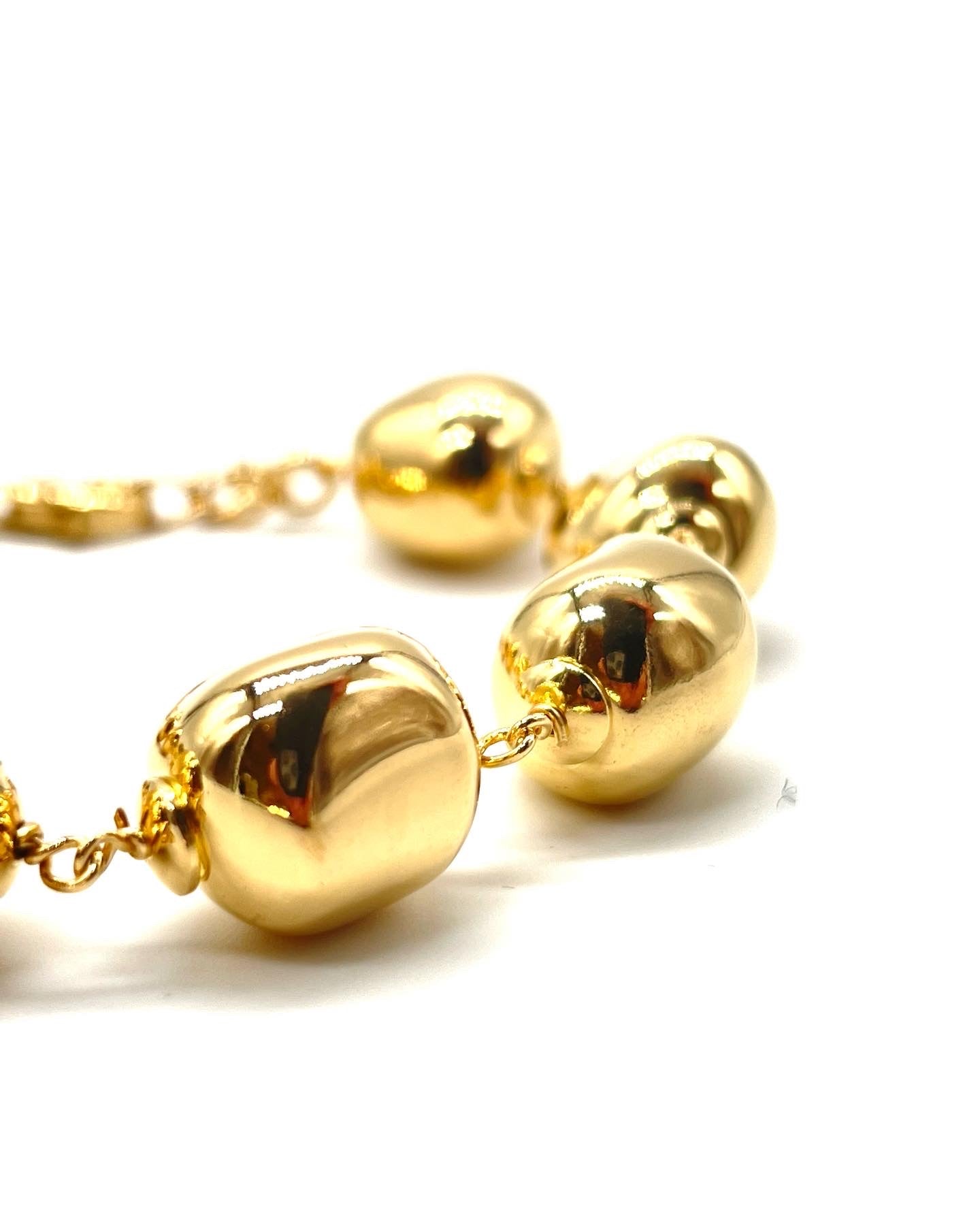 Irregular spheres bracelet